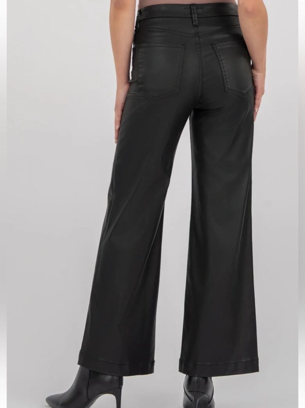 Kut from the Kloth Black Coated “Meg” High Rise Fab Ab Wide-Leg Jeans Size 4